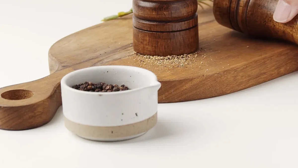 Top Design-Focused Salt and Pepper Grinders