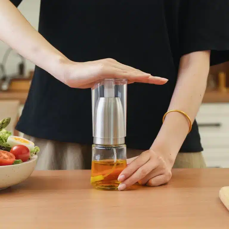 OEMODM Kitchen Oil Mist Sprayer with Protective Cap