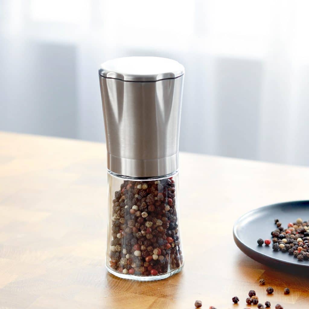 ODM Stainless Steel Manual Salt and Pepper Grinder with Petal Design 1