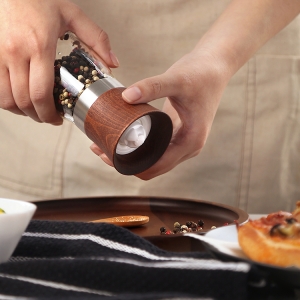 ODM Natural Wood Salt and Pepper Grinder with Borosilicate Glass Jar 1